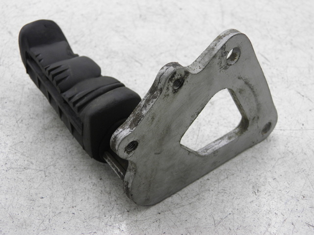 photo de PIASTRA PEDANA ANTERIORE SINISTRA SUZUKI GS GSE 500 (2001 - 2003)