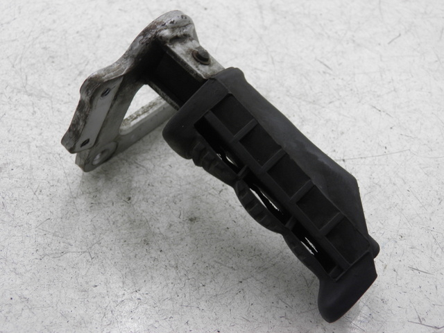 photo de PIASTRA PEDANA ANTERIORE SINISTRA SUZUKI GS GSE 500 (2001 - 2003)