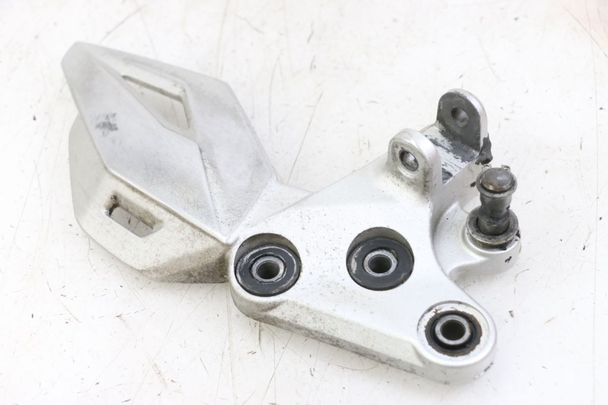 photo de PEDANA ANTERIORE SINISTRA SUPPORTO SUZUKI GSR 750 (2011 - 2017)