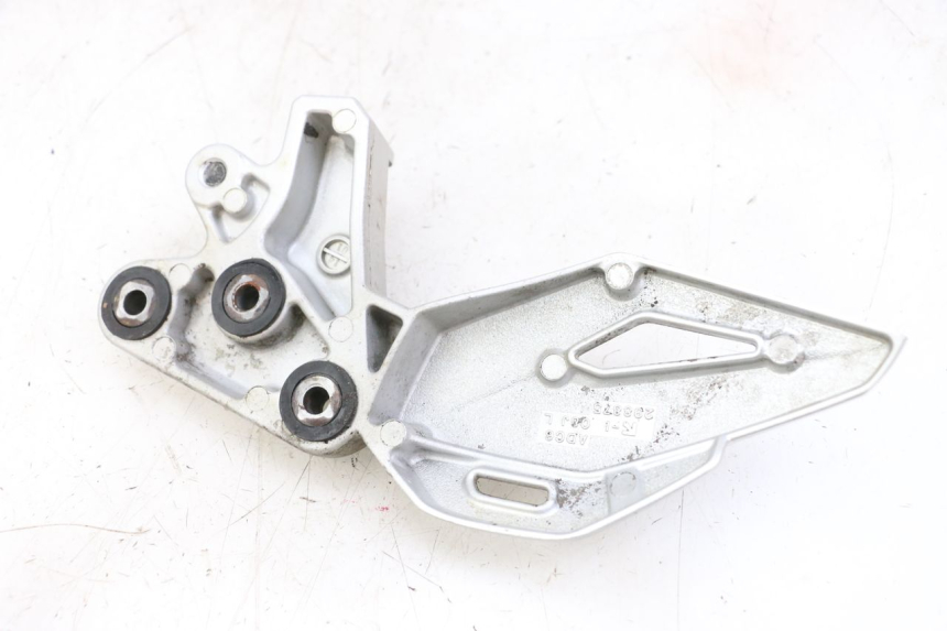 photo de PEDANA ANTERIORE SINISTRA SUPPORTO SUZUKI GSR 750 (2011 - 2017)