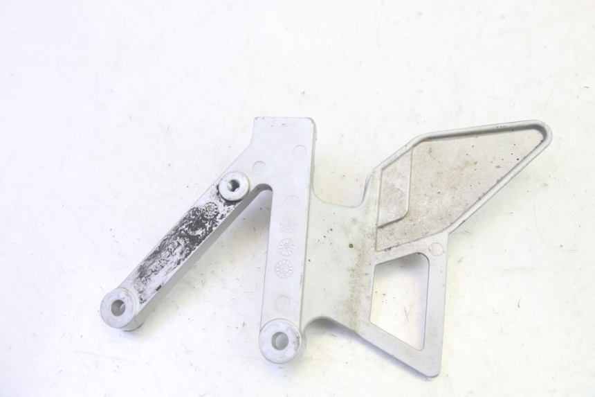 photo de PEDANA ANTERIORE SINISTRA SUPPORTO YAMAHA TZR 50 (2008 - 2016) - Altra angolazione