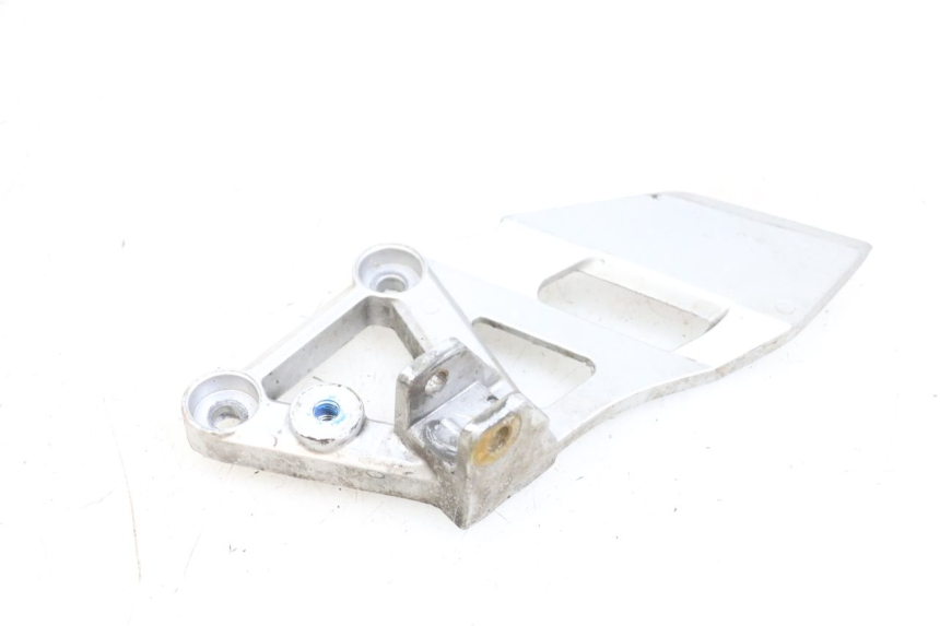 photo de PIASTRA PEDANA ANTERIORE SINISTRA DAELIM VJ ROADWIN FI 125 (2008 - 2017) - Altra angolazione