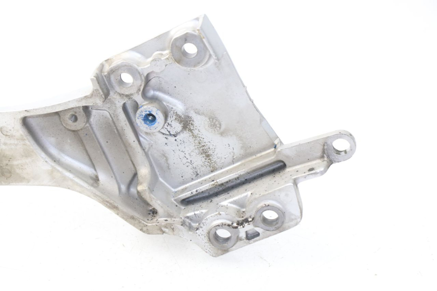 photo de PIASTRA PEDANA ANTERIORE SINISTRA YAMAHA FJR ABS 1300 (2006 - 2012)
