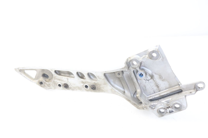 photo de PIASTRA PEDANA ANTERIORE SINISTRA YAMAHA FJR ABS 1300 (2006 - 2012)