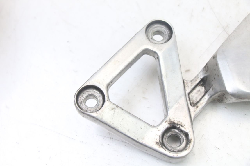 photo de PIASTRA PEDANA ANTERIORE SINISTRA YAMAHA FZS FAZER 600 (2001 - 2003)