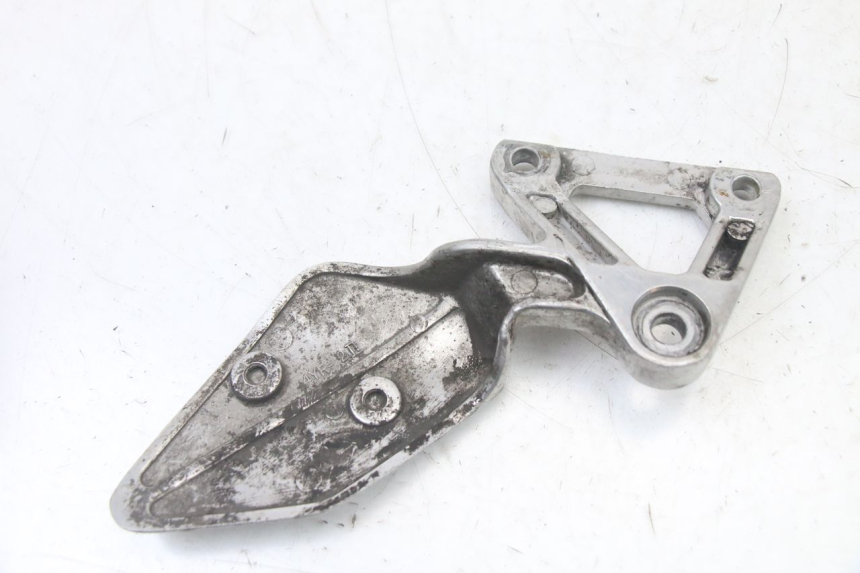 photo de PIASTRA PEDANA ANTERIORE SINISTRA YAMAHA FZS FAZER 600 (2001 - 2003)