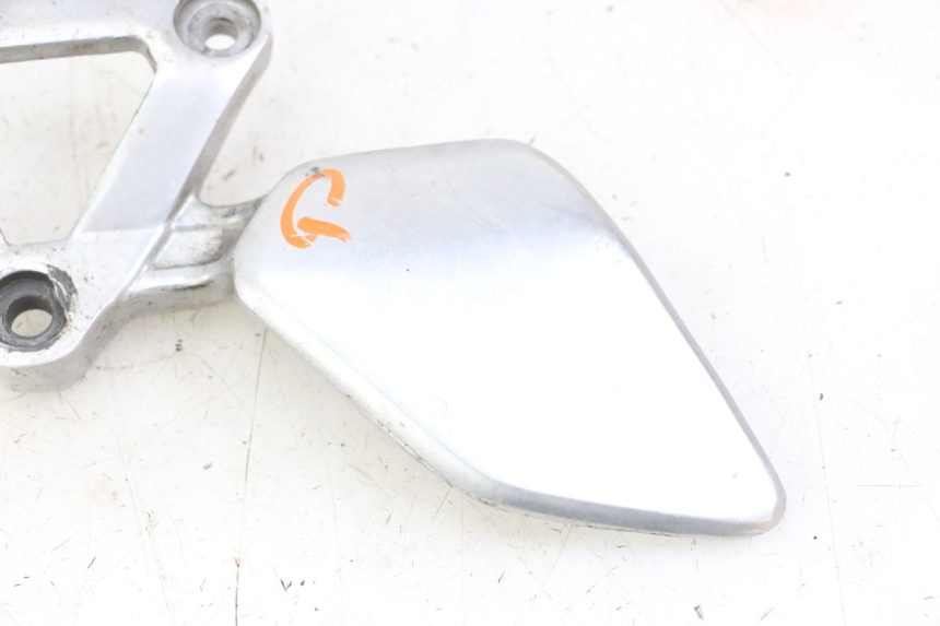 photo de PIASTRA PEDANA ANTERIORE SINISTRA YAMAHA FZS FAZER 600 (2001 - 2003)