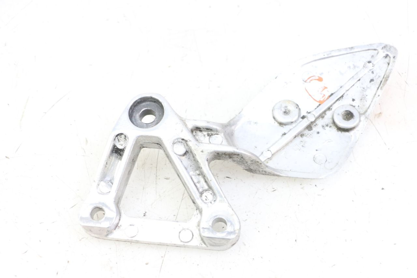 photo de PIASTRA PEDANA ANTERIORE SINISTRA YAMAHA FZS FAZER 600 (2001 - 2003)