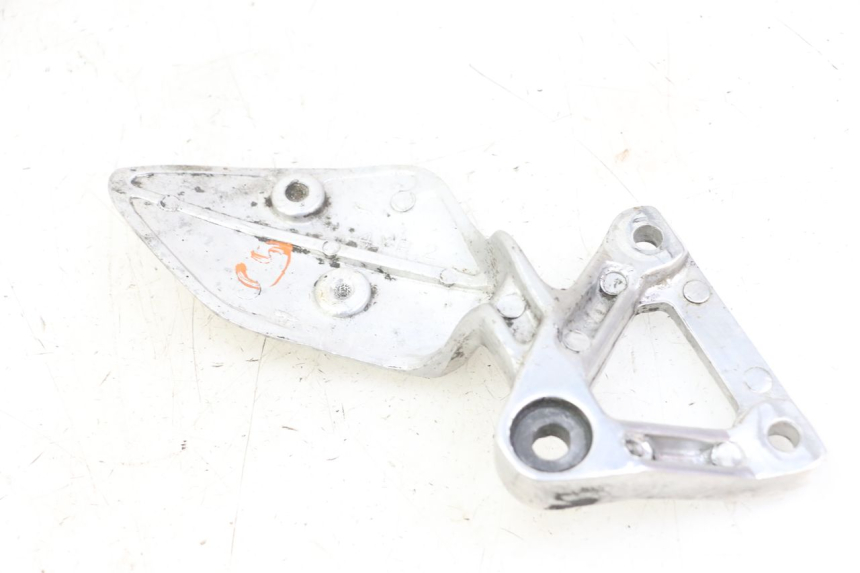 photo de PIASTRA PEDANA ANTERIORE SINISTRA YAMAHA FZS FAZER 600 (2001 - 2003)
