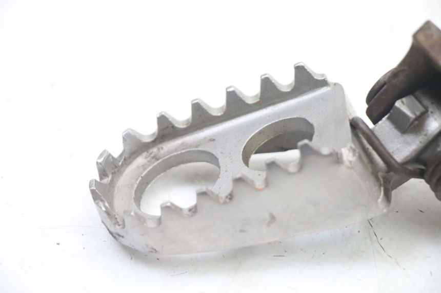 photo de PEDANA ANTERIORE SINISTRA SUPPORTO YAMAHA YZ 125 (2006 - 2016)