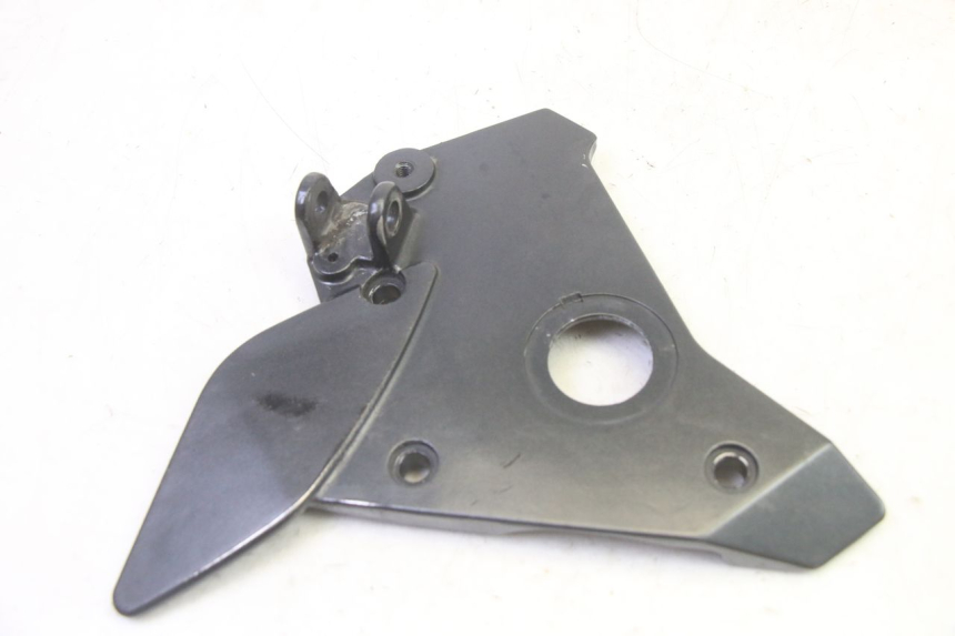 photo de PEDANA ANTERIORE SINISTRA SUPPORTO KAWASAKI ZR 7 750 (1999 - 2001) - Zoom sullo stato d'uso