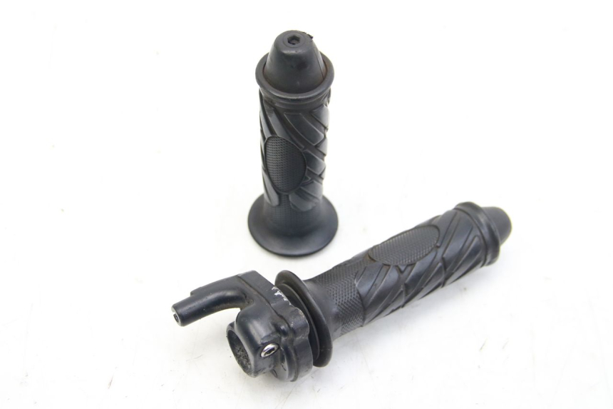 photo de MANOPOLE DELL'ACCELERATORE APRILIA SR 2T 50 (2012 - 2017)