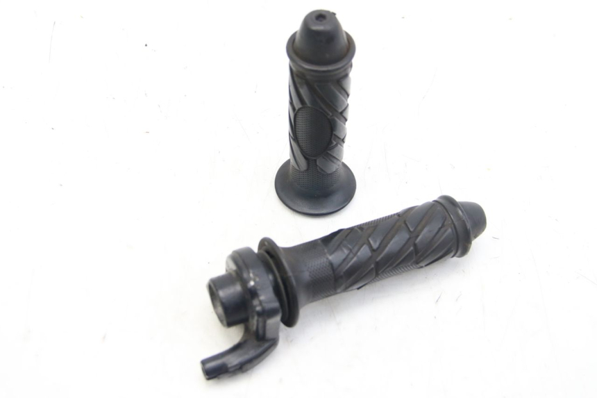 photo de MANOPOLE DELL'ACCELERATORE APRILIA SR 2T 50 (2012 - 2017)
