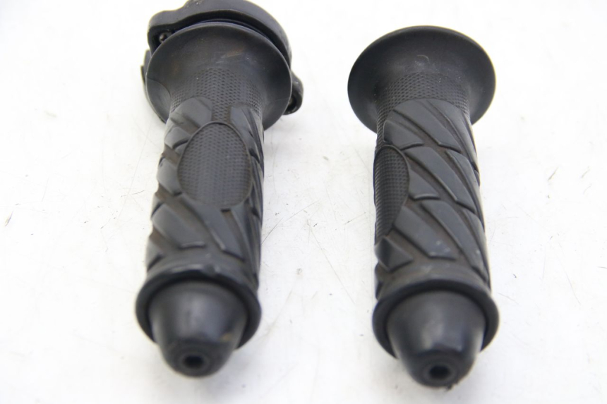 photo de MANOPOLE DELL'ACCELERATORE APRILIA SR 2T 50 (2012 - 2017)