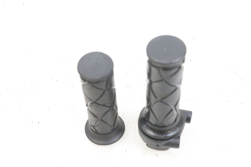 photo de MANOPOLE DELL'ACCELERATORE YAMAHA BW'S EASY 50 (2013 - 2016) - Altra angolazione