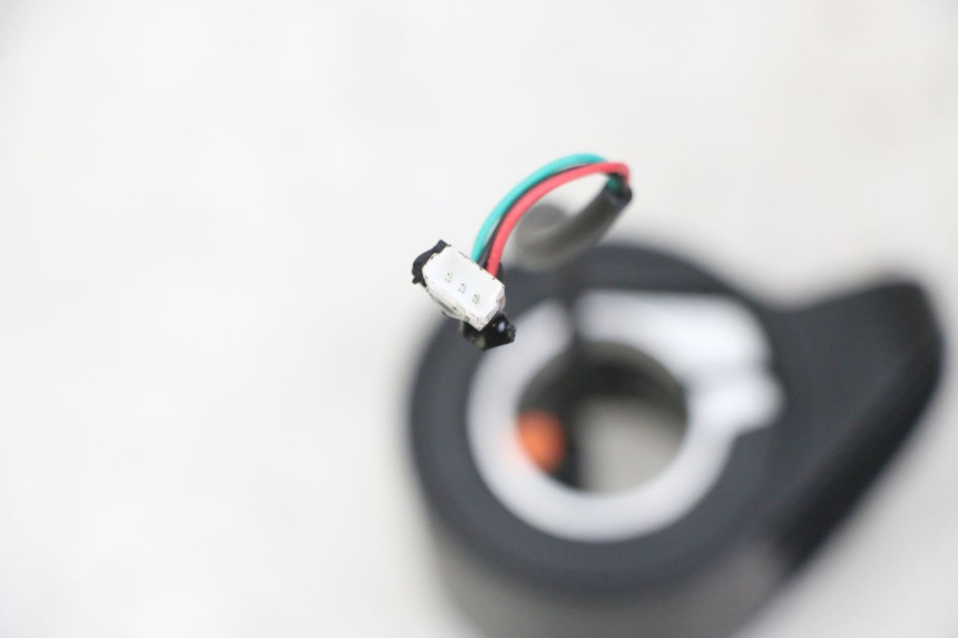 photo de MANIGLIA DELL'ACCELERATORE SEGWAY NINEBOT E2 1