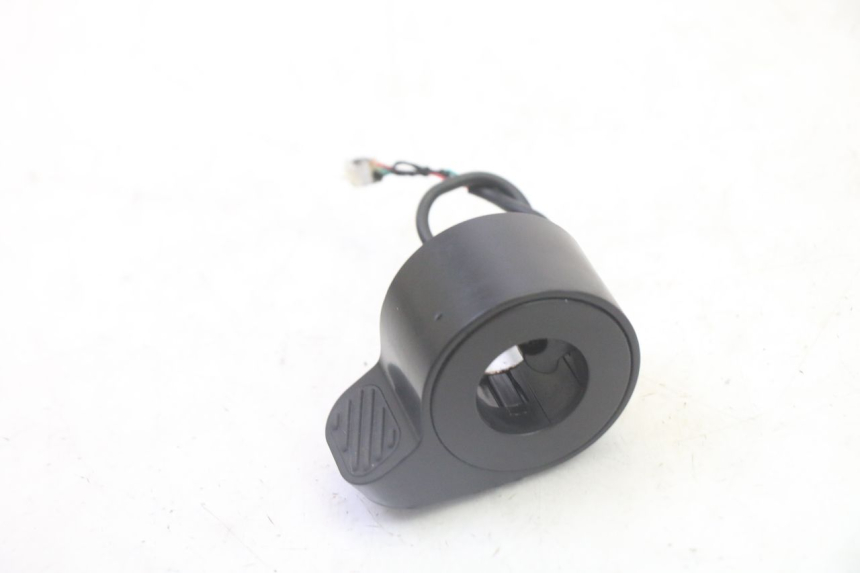 photo de MANIGLIA DELL'ACCELERATORE SEGWAY NINEBOT F65I 1