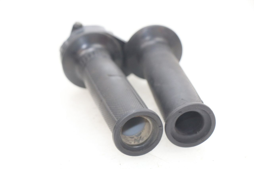 photo de MANOPOLE DELL'ACCELERATORE YAMAHA FJ 3CX 1200 (1986 - 1996)