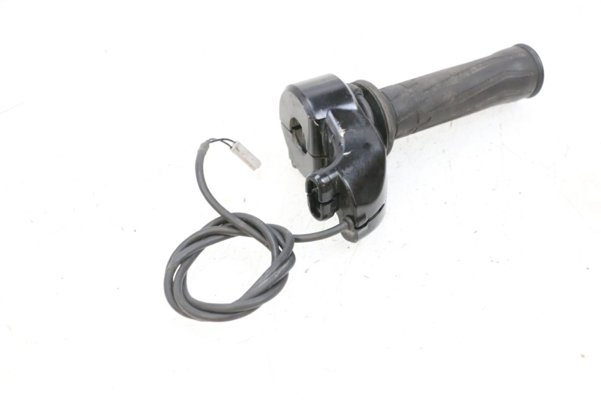 photo de MANOPOLE DELL'ACCELERATORE YAMAHA FJR ABS 1300 (2006 - 2012) - Dettagli dei punti di fissaggio