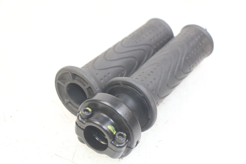 photo de MANOPOLE DELL'ACCELERATORE PIAGGIO FLY 4T 50 (2013 - 2017)