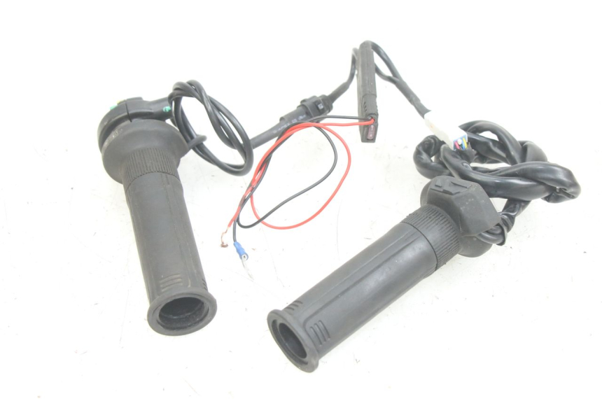 photo de MANOPOLE DELL'ACCELERATORE PIAGGIO MEDLEY 125 (2016 - 2023)