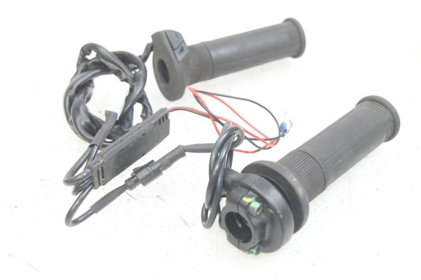 photo de MANOPOLE DELL'ACCELERATORE PIAGGIO MEDLEY 125 (2016 - 2023)