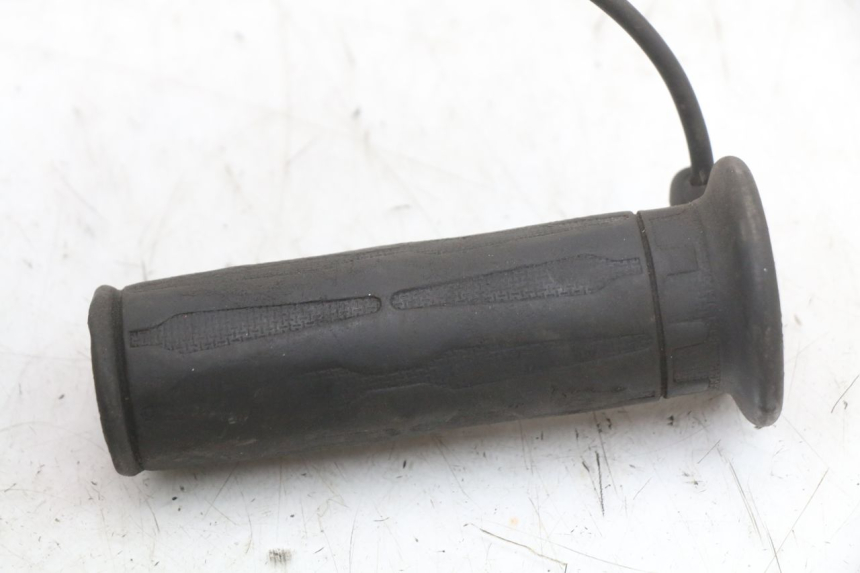 photo de MANOPOLE DELL'ACCELERATORE PIAGGIO MP3 LT 400 (2007 - 2012)