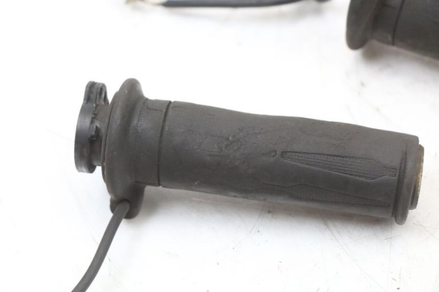 photo de MANOPOLE DELL'ACCELERATORE PIAGGIO MP3 LT 400 (2007 - 2012)