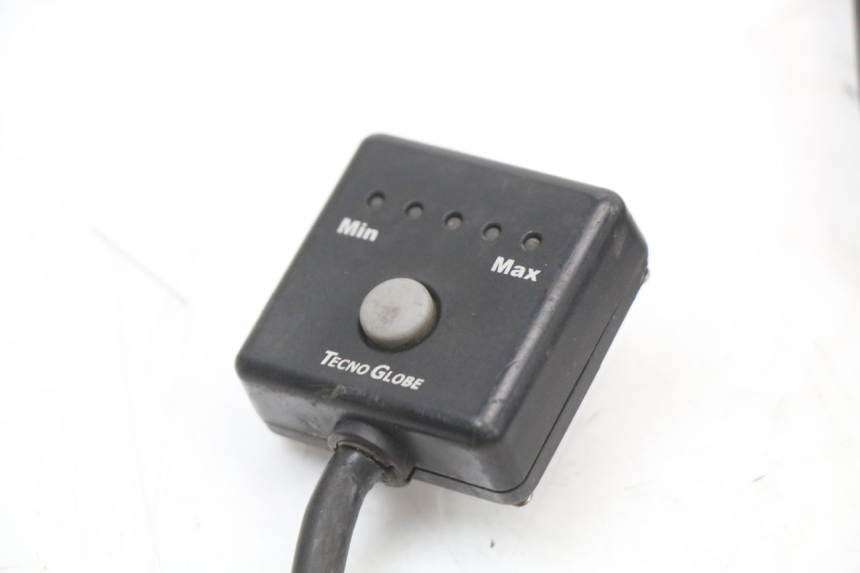 photo de MANOPOLE DELL'ACCELERATORE PIAGGIO MP3 LT 400 (2007 - 2012)