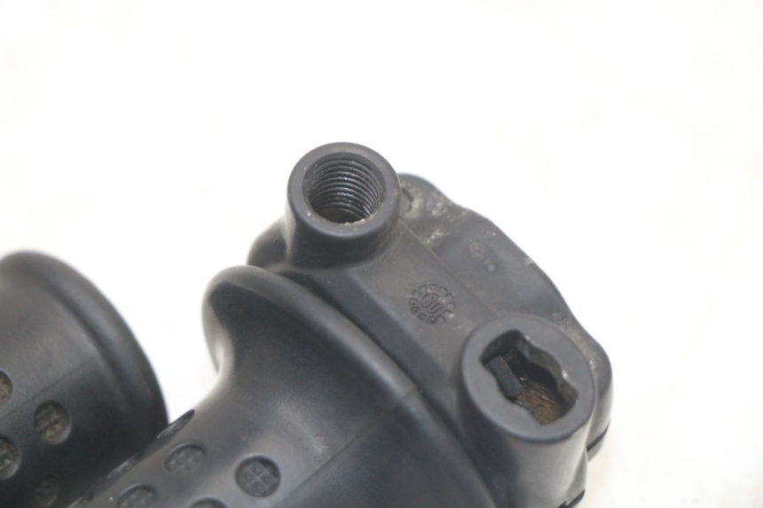 photo de MANOPOLE DELL'ACCELERATORE PIAGGIO MP3 LT 400 (2007 - 2012)