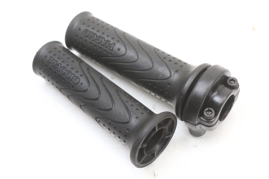 photo de MANOPOLE DELL'ACCELERATORE PIAGGIO MP3 500 (2011 - 2015)