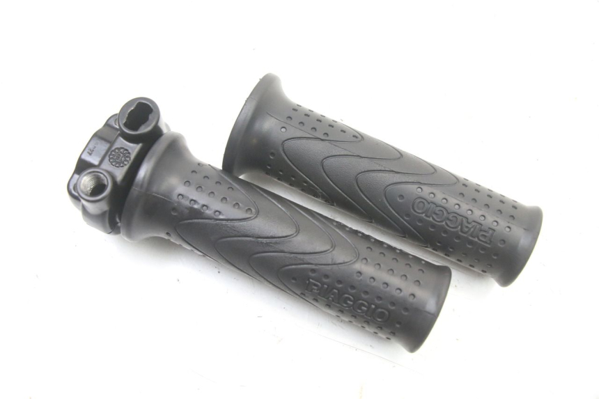 photo de MANOPOLE DELL'ACCELERATORE PIAGGIO MP3 500 (2014 - 2016)