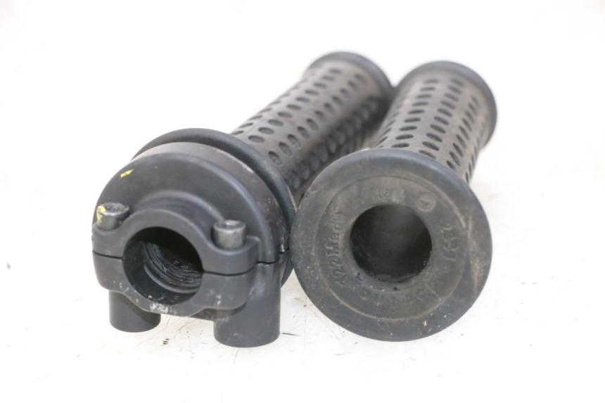 photo de MANOPOLE DELL'ACCELERATORE PIAGGIO MP3 RL 250 (2007 - 2010)
