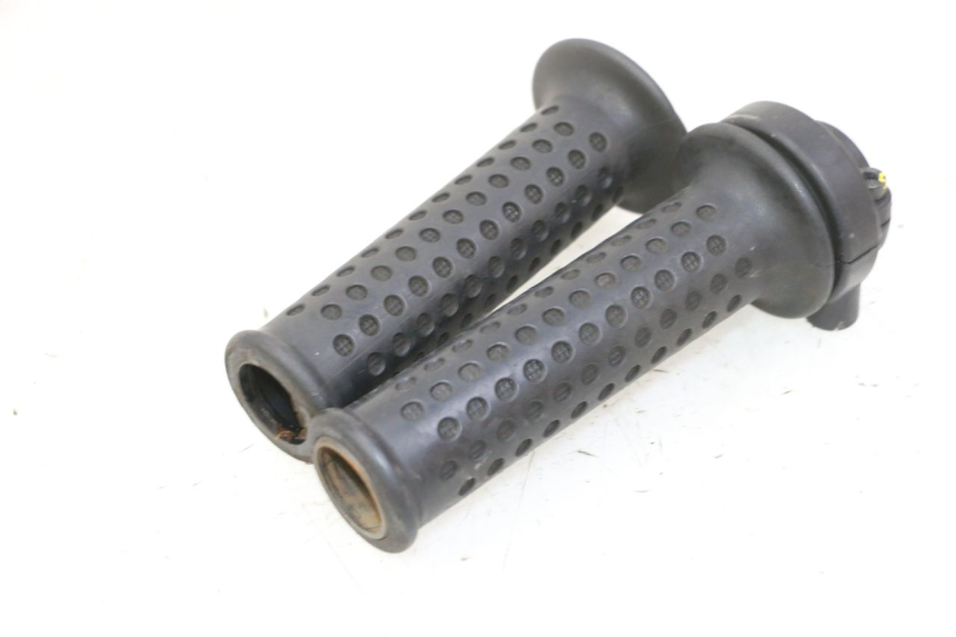 photo de MANOPOLE DELL'ACCELERATORE PIAGGIO MP3 RL 250 (2007 - 2010)