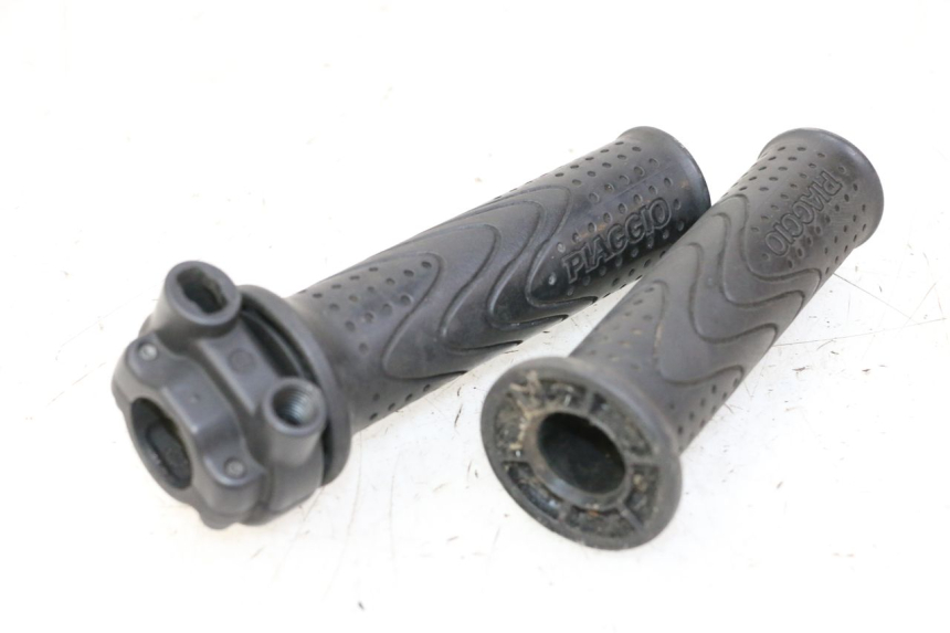 photo de MANOPOLE DELL'ACCELERATORE PIAGGIO MP3 500 (2011 - 2015)