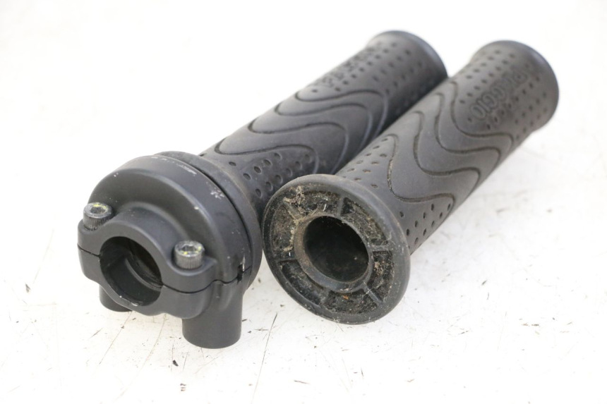 photo de MANOPOLE DELL'ACCELERATORE PIAGGIO MP3 500 (2011 - 2015)