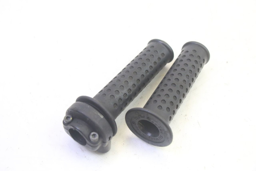 photo de MANOPOLE DELL'ACCELERATORE PIAGGIO MP3 RL 250 (2007 - 2010) - Dettaglio del componente