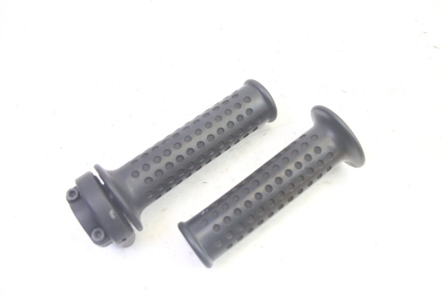 photo de MANOPOLE DELL'ACCELERATORE PIAGGIO MP3 RL 250 (2007 - 2010) - Vista principale