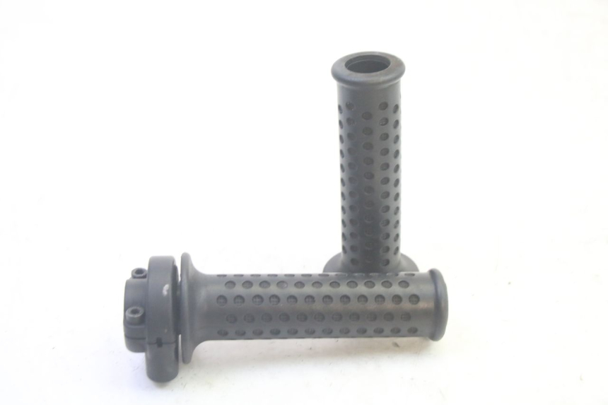 photo de MANOPOLE DELL'ACCELERATORE PIAGGIO MP3 RL 250 (2007 - 2010) - Altra angolazione