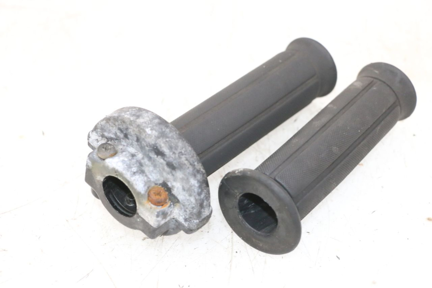 photo de ACCELERATORE HONDA NSR R 125 (1994 - 2003) - Primo piano tecnico