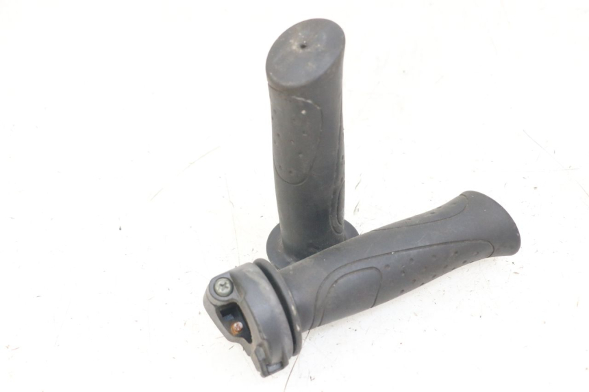 photo de MANOPOLE DELL'ACCELERATORE SYM ORBIT III 3 4T 50 (2018 - 2021)