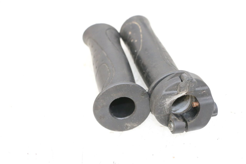 photo de MANOPOLE DELL'ACCELERATORE SYM ORBIT III 3 4T 50 (2018 - 2021) - Dettagli dei punti di fissaggio