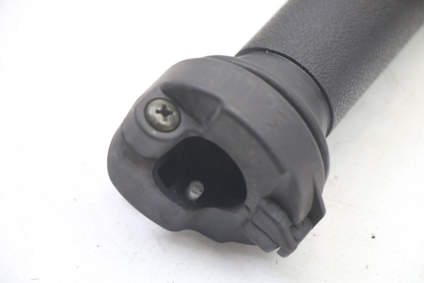 photo de MANOPOLE DELL'ACCELERATORE PEUGEOT TWEET 4T 50 (2018 - 2020)
