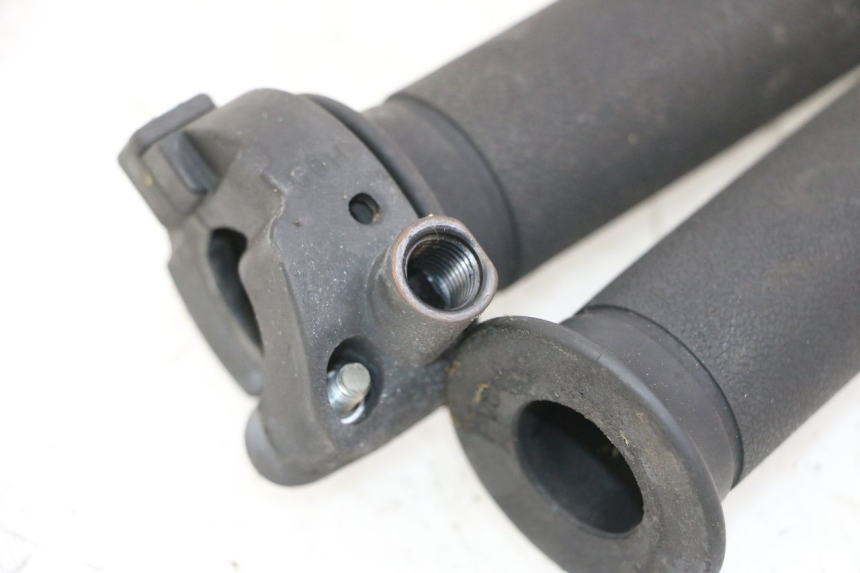 photo de MANOPOLE DELL'ACCELERATORE PEUGEOT TWEET 4T 50 (2014 - 2019)