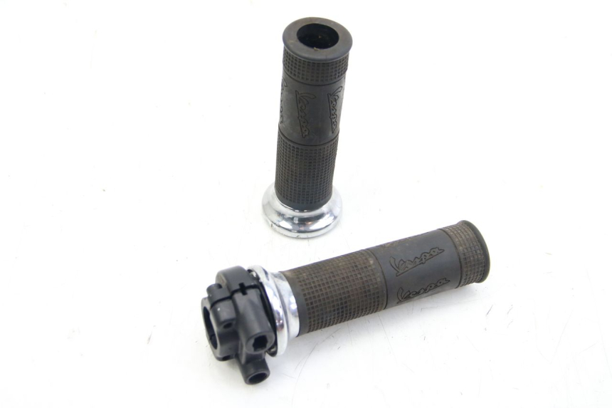 photo de MANOPOLE DELL'ACCELERATORE PIAGGIO VESPA GTS SUPER IE 125 (2009 - 2016)