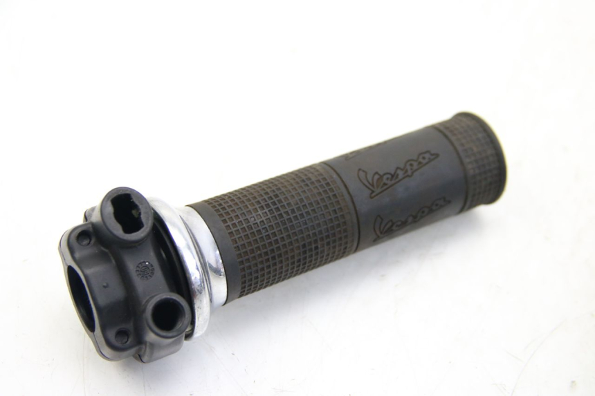 photo de MANOPOLE DELL'ACCELERATORE PIAGGIO VESPA GTS SUPER IE 125 (2009 - 2016)