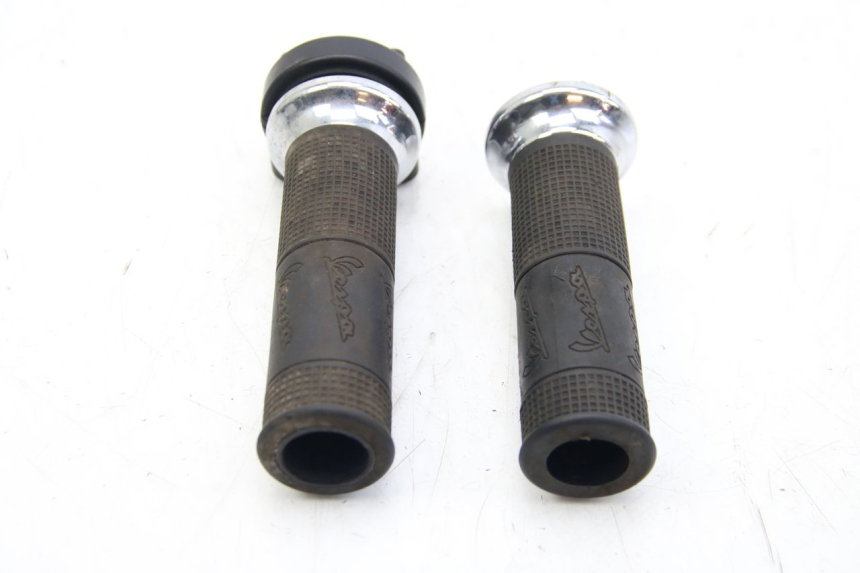 photo de MANOPOLE DELL'ACCELERATORE PIAGGIO VESPA GTS SUPER IE 125 (2009 - 2016)