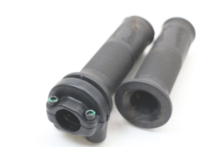 photo de ACCELERATORE PIAGGIO VESPA PRIMAVERA 4T 50 (2021 - 2024)
