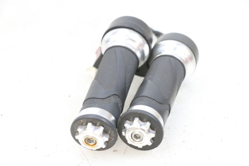 photo de ACCELERATORE EFUN PUSA 1 - Dettagli dei punti di fissaggio