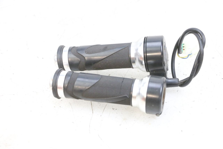 photo de ACCELERATORE EFUN PUSA 1 - Dettagli dei punti di fissaggio